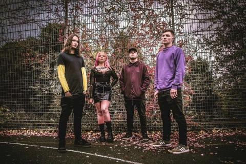 AVERTED signe avec WormHoleDeath ; "Sacrifice" Clip