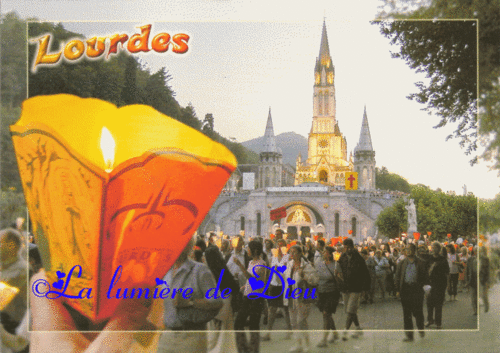Lourdes : la procession aux flambeaux