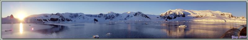22 février, 6 h 30 du matin: le soleil débouche entre deux sommets - Péninsule Antarctique 