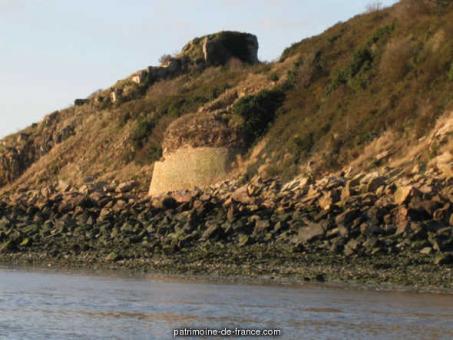 LES REMPARTS DE TOMBELAINE (Manche)