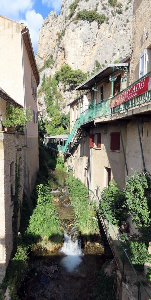 un pause à Moustier