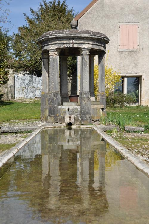 Les fantômes de la fontaine-lavoir
