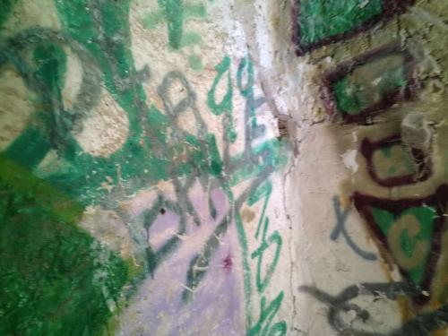 Maison abandonnée au pied de la colline, Les Alpilles