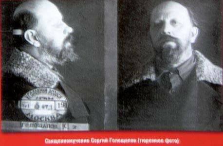 L’image contient peut-être : une personne ou plus et texte