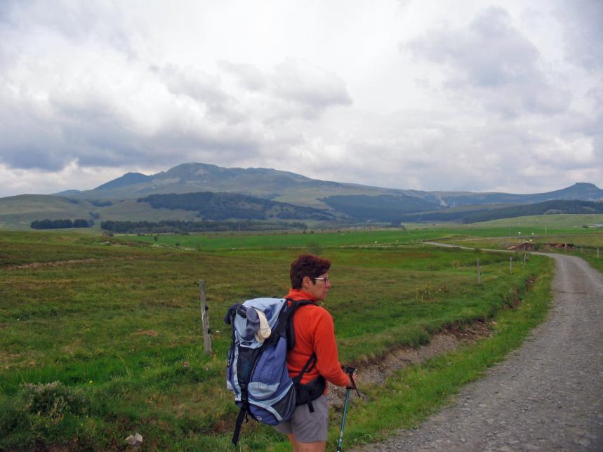 Comme les cailloux du Petit Poucet GR.30 Tour des lacs d'Auvergne : Etape 7 Saint-Genès-Champespe - Picherande - 22 Kms
