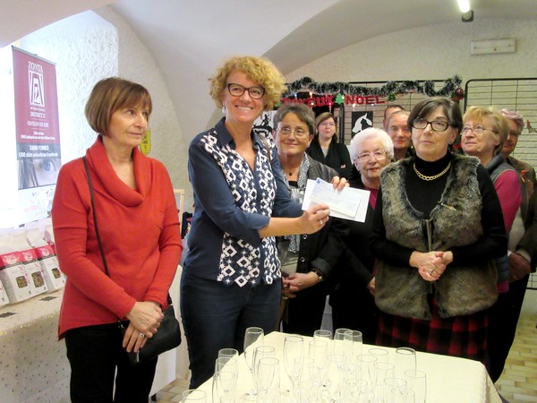 Le Zonta-Club Châtillonnais a remis un chèque à l'Association "Solidarité Femmes"