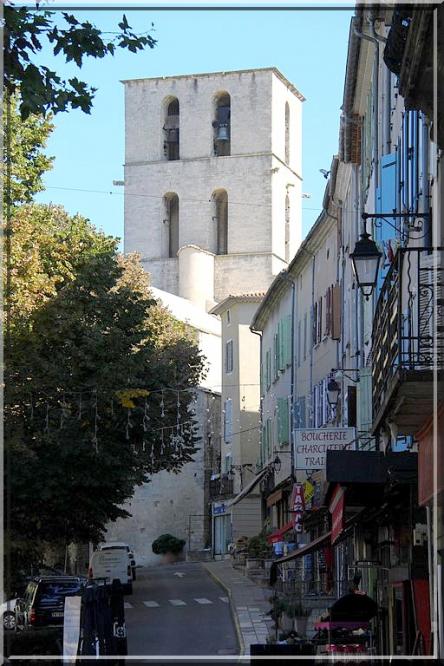 1012 -  Forcalquier dans les Alpes de Haute-Provence (04)