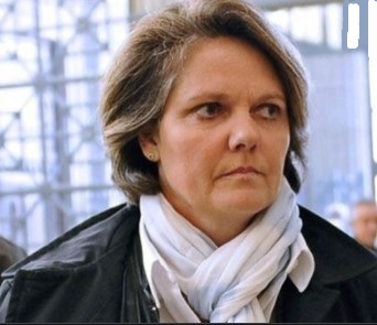 Comment un pédophile peut-il entraîner des jeunes filles ?