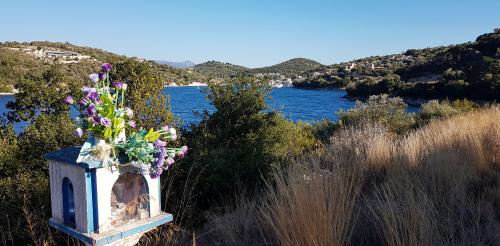 De MITIKA à MEGANISI