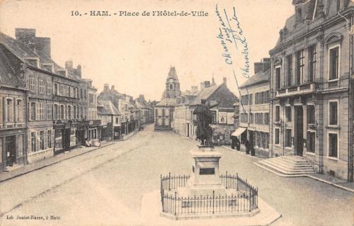 Ham - Place de l'Hôtel de Ville
