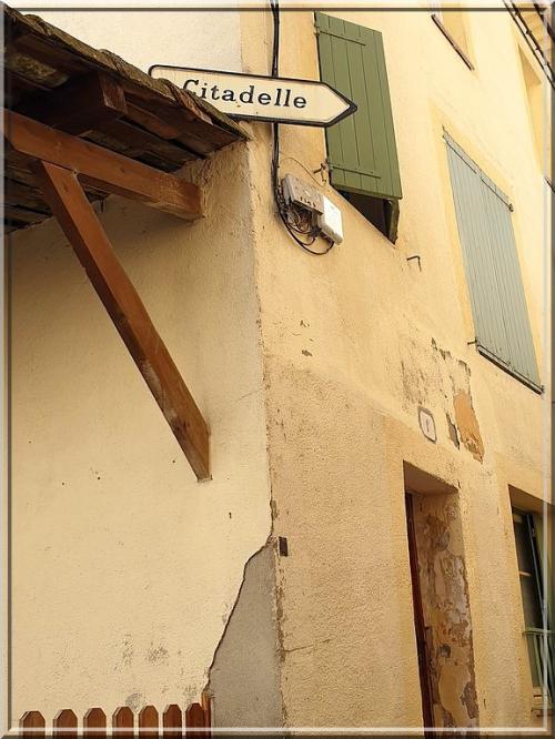 1012 -  Forcalquier dans les Alpes de Haute-Provence (04)