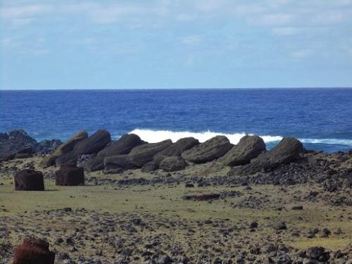 moais décanillés par un tsunami