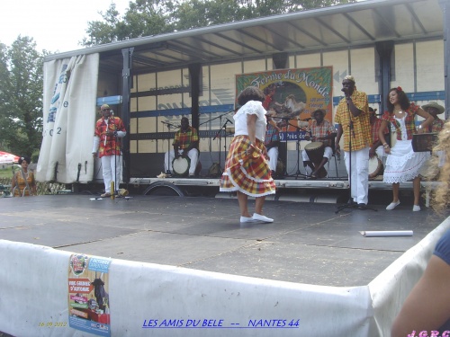FOLKLORE  CHANT  ET  DANSE