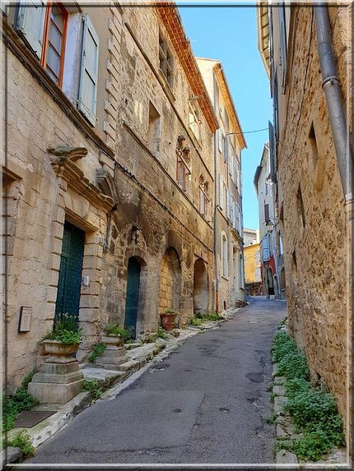 1012 -  Forcalquier dans les Alpes de Haute-Provence (04)