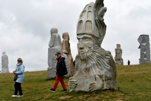En Bretagne, la Vallée des saints, un terrain de jeu unique pour les sculpteurs