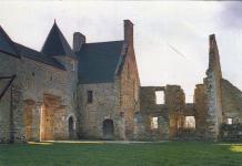 LES REMPARTS DE MONTFORT (Manche)