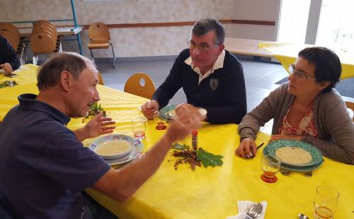 Une poule au pot très appréciée !
