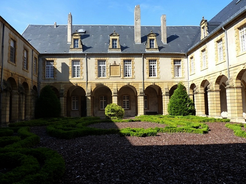 Metz / La rue aux Ours...