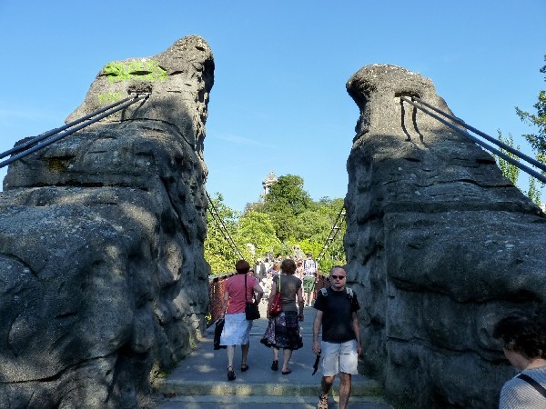 47 - Parc des Buttes-Chaumont (temple de Vesta et pont Eiff
