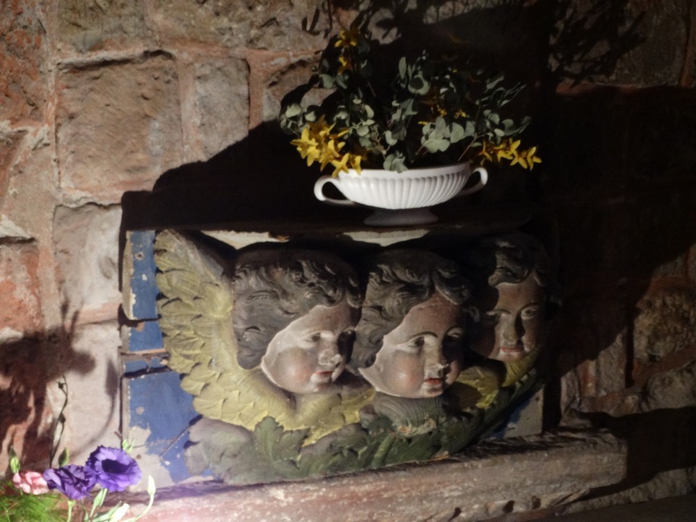 L'église Saint-Pierre à Collonges-la-rouge...