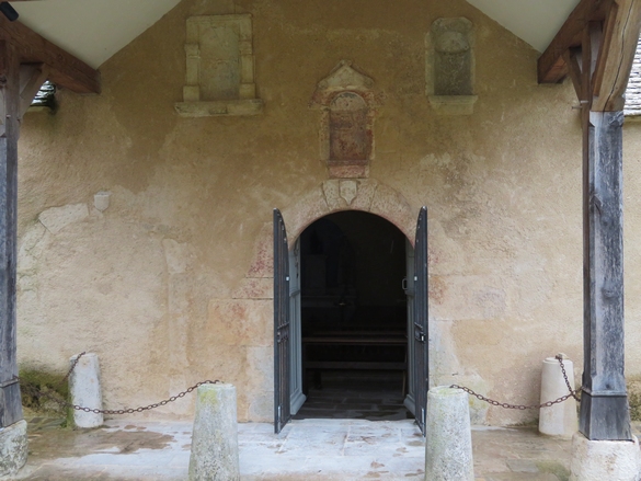 La chapelle d’Esmorots, hameau de Fontaine en Duesmois, enfin restaurée, a été ouverte aux visiteurs avec "Un jour, une église"…