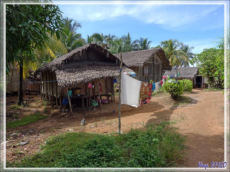 Dans les paisibles ruelles d'Antanabe (ou Antanambe) - Nosy Sakatia - Madagascar