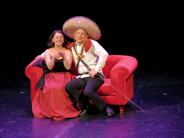 La pièce de théâtre "Histoires Deux" a beaucoup réjoui  le public du Théâtre Gaston Bernard ...