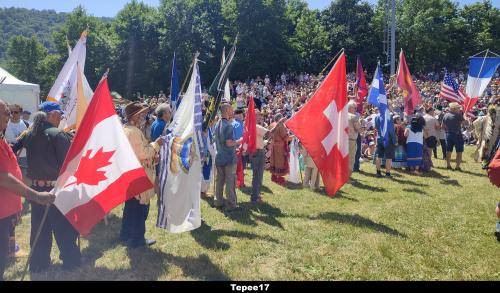 ►  Présentations des drapeaux des Nations présentes 