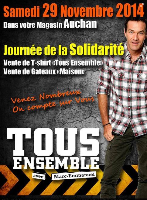 Vente de tee-shirts Tous Ensemble, au profit de Romain, aujourd'hui dans la galerie marchande d'Auchan