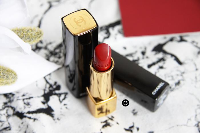 Le Rouge, des lèvres féminines et séduisantes