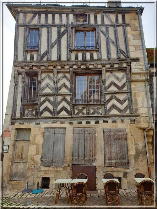 1032 - Noyers-sur-Serein dans l’Yonne (89) 