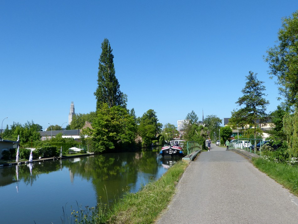En mai sur le chemin de halage