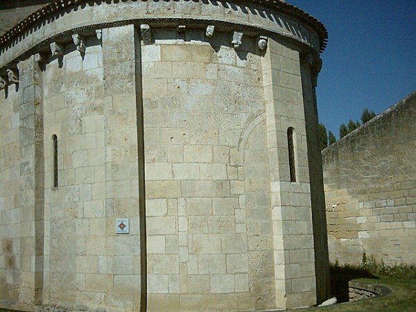 a-eglise-de-faleyrens-derriere.jpg