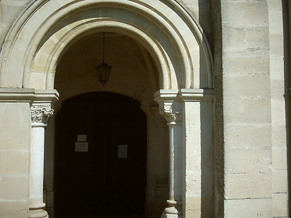 a-eglise-de-falleyrens-entree.jpg