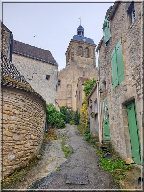 1034 - Vézelay sous la pluie,  dans l’Yonne (89)  Suite Art.1033