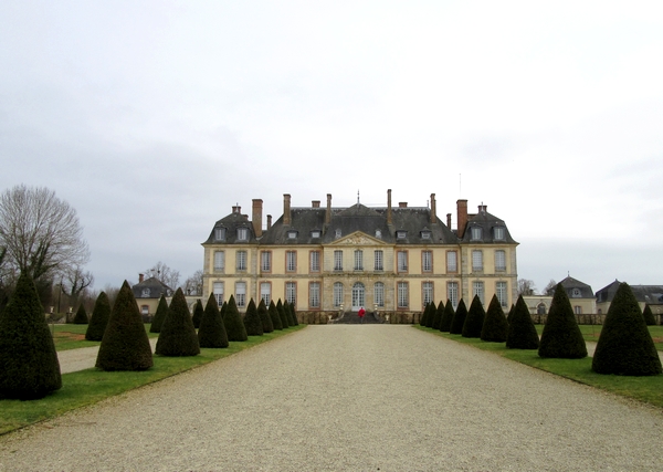 Les membres de l'Association Culturelle Châtillonnaise ont visité un château , superbement meublé, celui de la Motte-Tilly