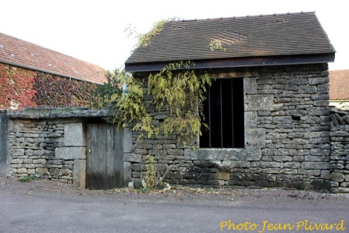Vieilles pierres et calvaires à Brion sur Ource...