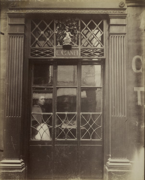 Atget Paris Petit Bacchus 61 rue St Louis1 603x750 Le Paris de 1900 par Atget 