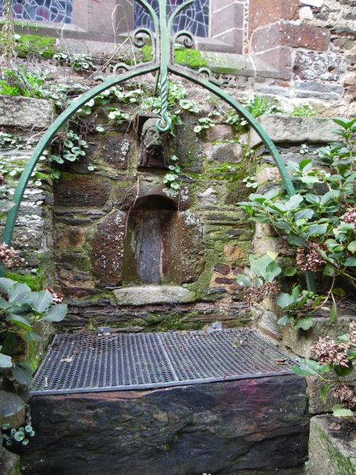 -Fontaine antique du Lion d'Or (Malestroit)