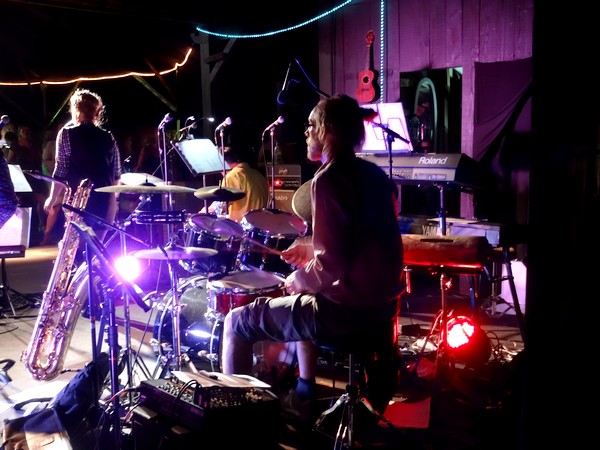 Le bal-vintage  "the BOO", de la Compagnie des Gens a enthousiasmé les danseurs... et les amateurs de pop-rock !...