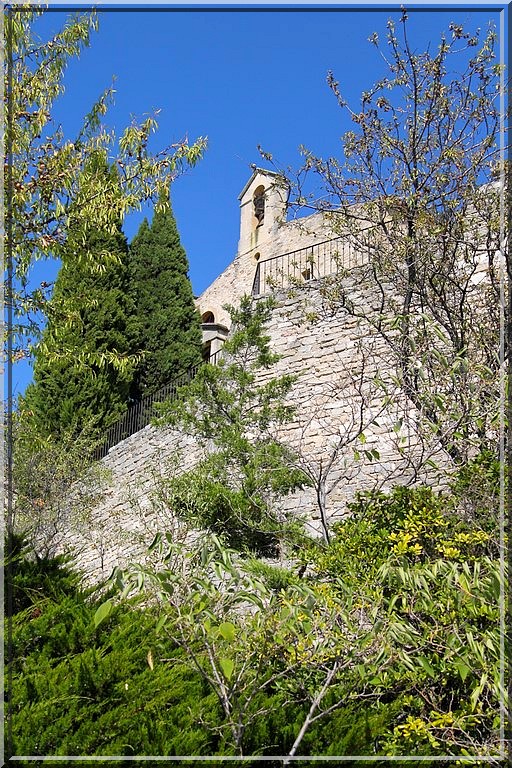 1011 - Le Barroux dans le Vaucluse (84)