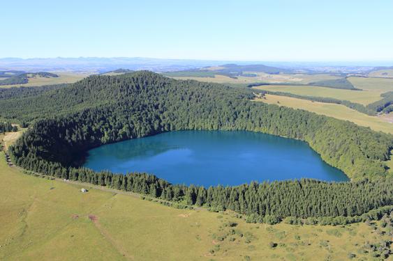 LAC PAVIN