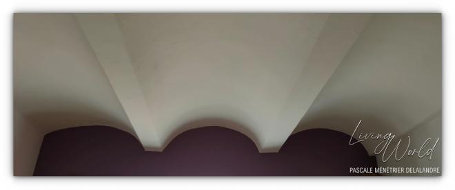Voûtains à l'intérieur, recouverts de chaux