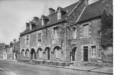 LES REMPARTS DE PONTORSON (Manche)