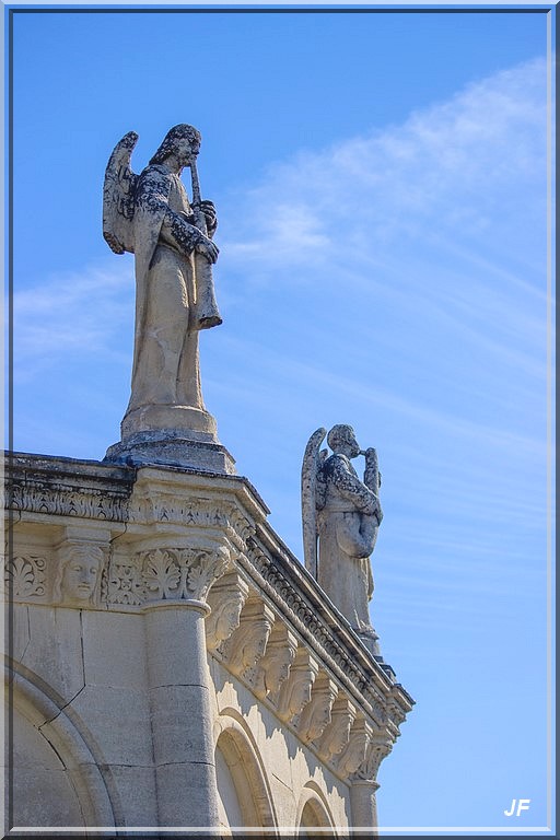 1012 -  Forcalquier dans les Alpes de Haute-Provence (04)