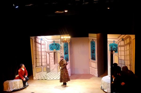 Le Revizor d'après Nicolas Gogol, un truculent spectacle de la Compagnie des Gens
