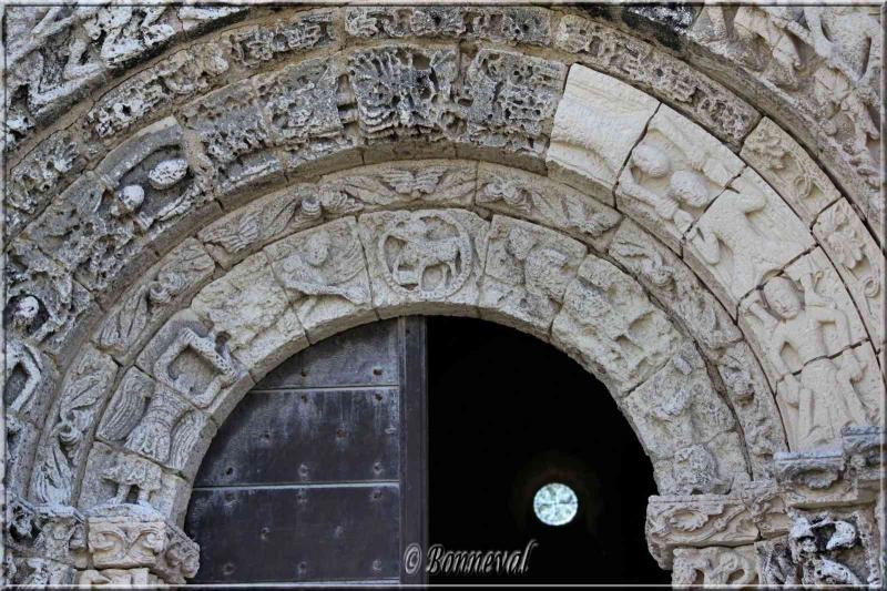 Talmont-sur-Gironde Charente-Maritime Eglise Sainte Radegonde voussures portail nord