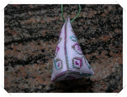 Biscornu N° 386