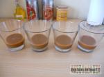 Verrine panna cotta vanille entourée de caramel et chocolat . . .