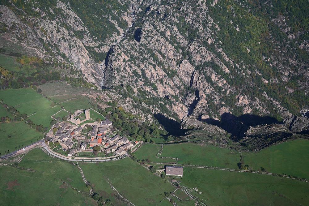 Cité médiévale de la Garde-Guérin (Lozère - Cévennes).